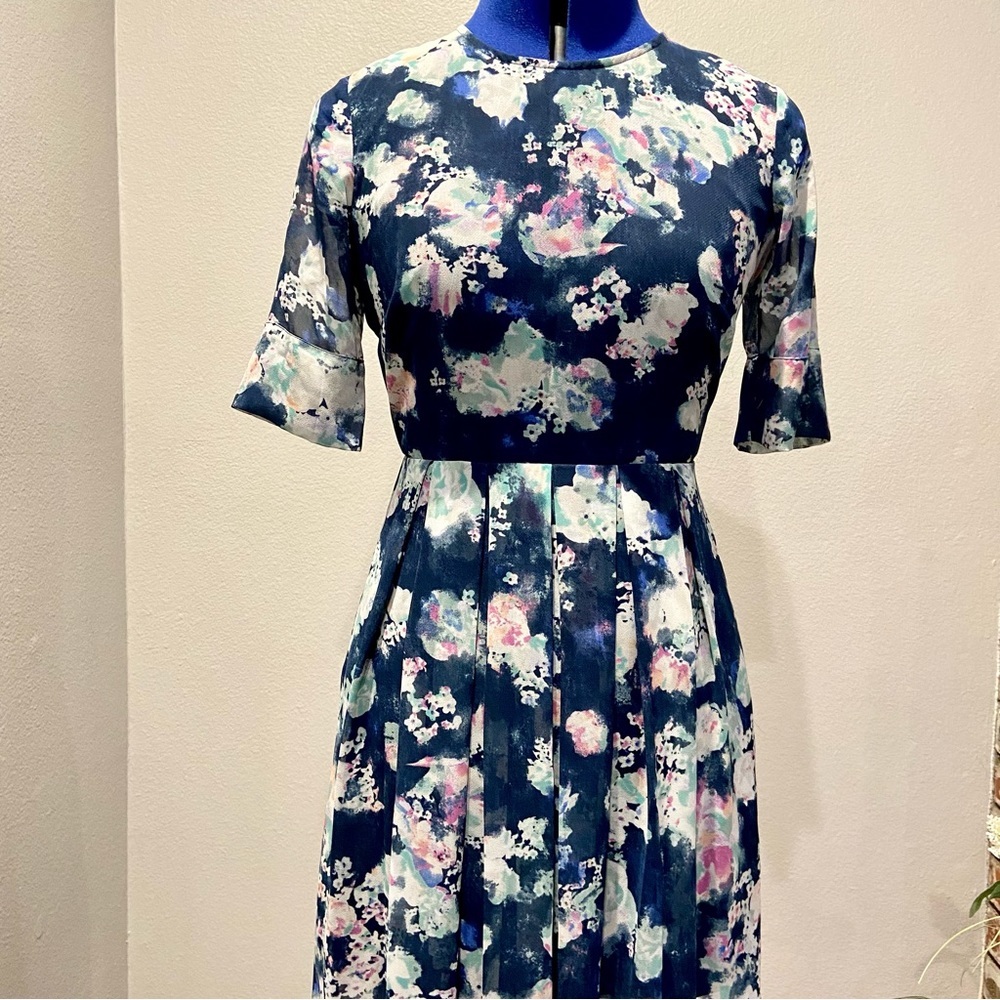 BCBGeneration Chiffon Floral Maxi Dress Half Sleeves Round Neck Back Zipper